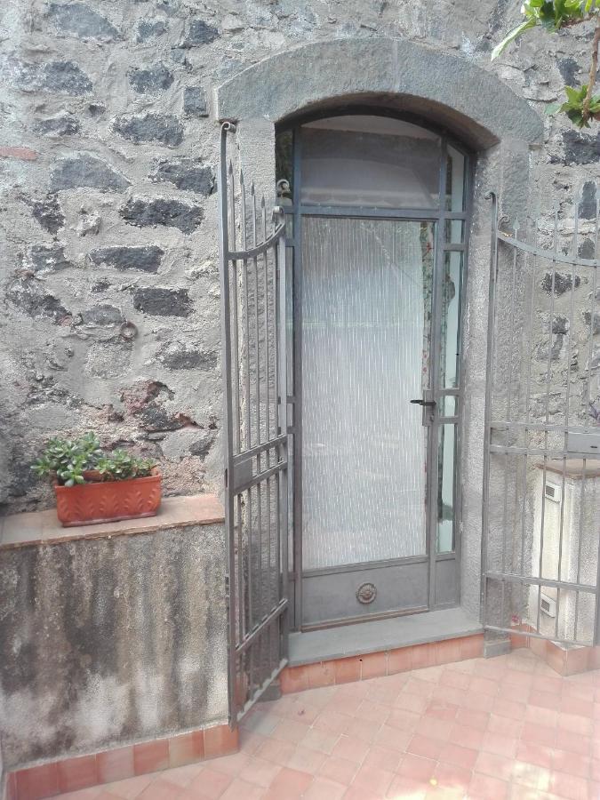 Bouganville Catánia Buitenkant foto